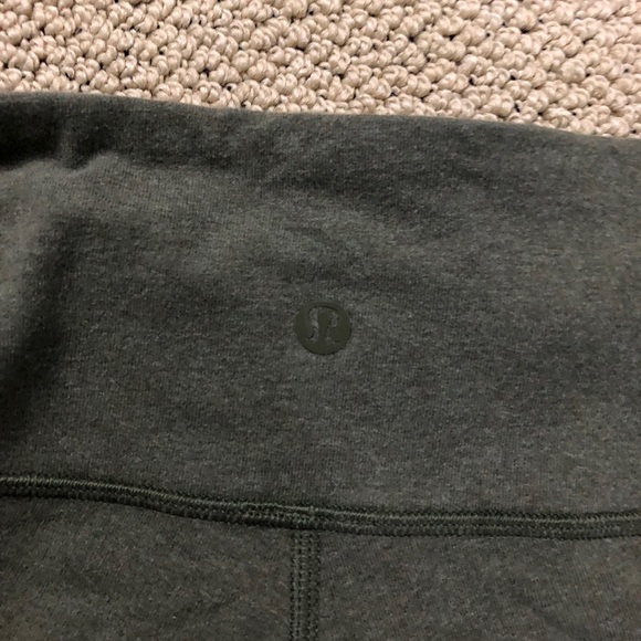 Cropped lulu lemon leggings - Picture 1 of 2